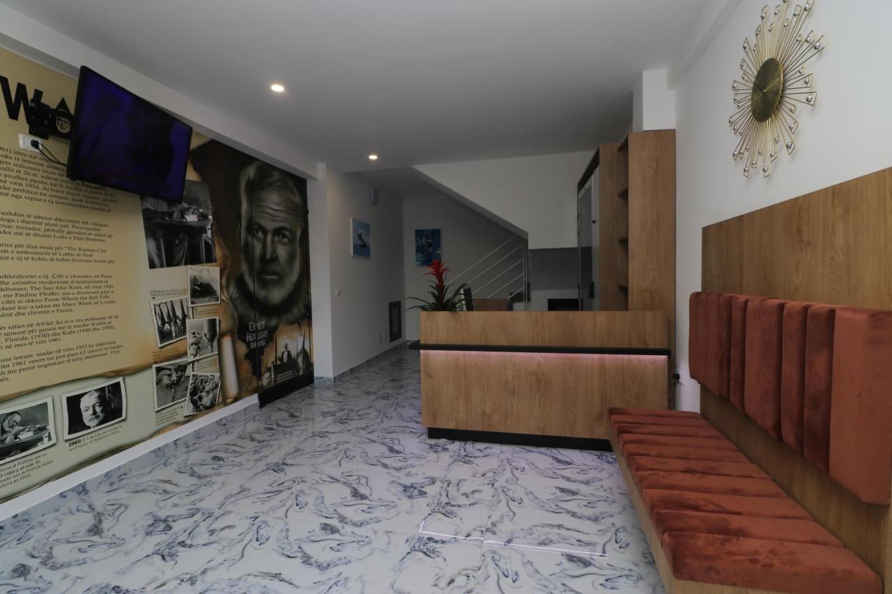 Heming-Way Hotel Durrës Esterno foto