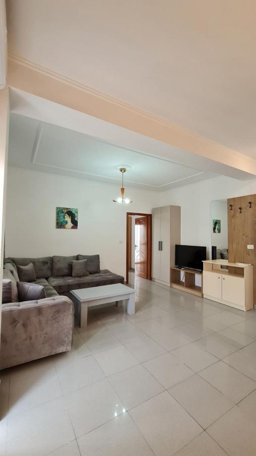 Heming-Way Hotel Durrës Esterno foto