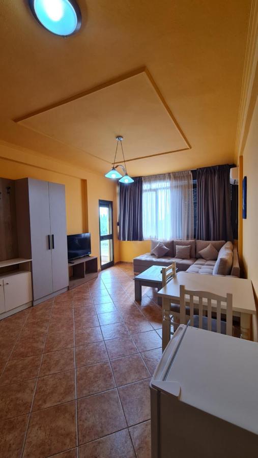 Heming-Way Hotel Durrës Esterno foto