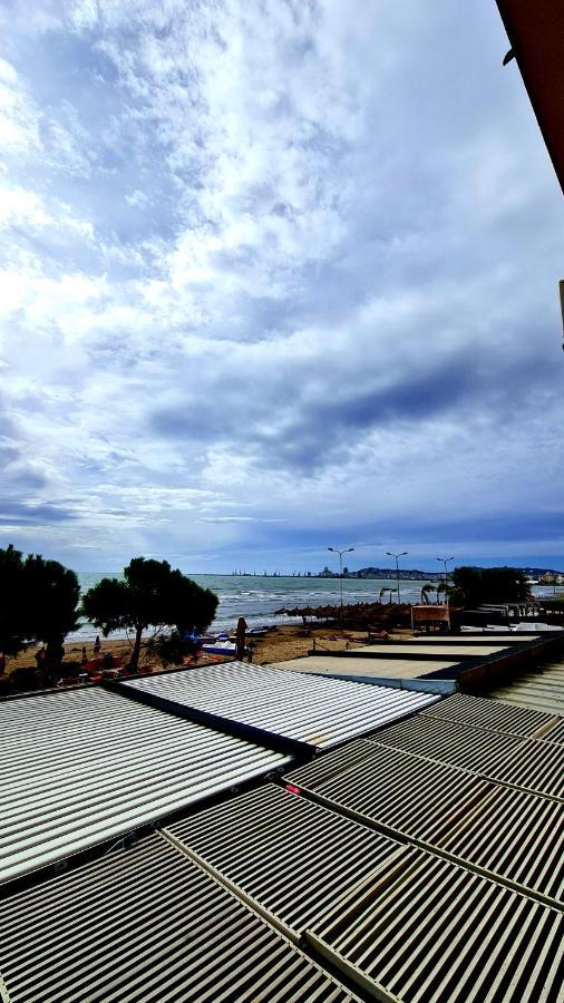 Heming-Way Hotel Durrës Esterno foto