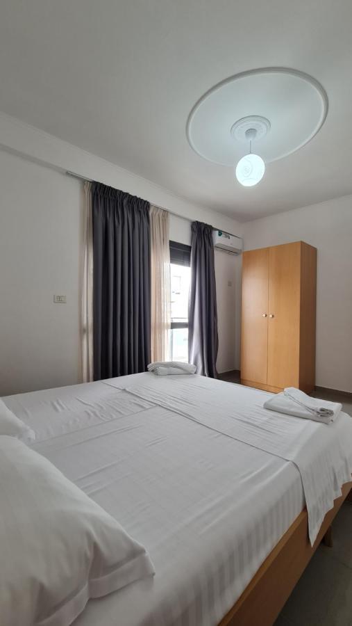 Heming-Way Hotel Durrës Esterno foto