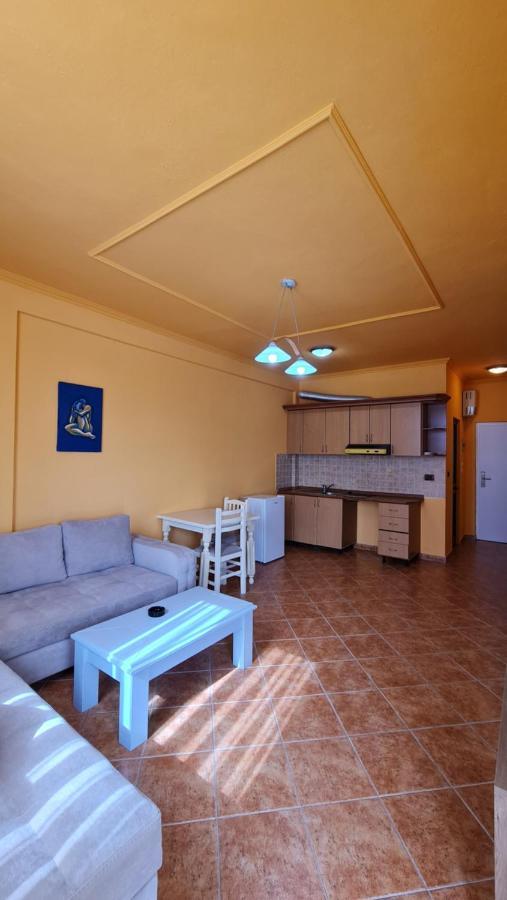 Heming-Way Hotel Durrës Esterno foto