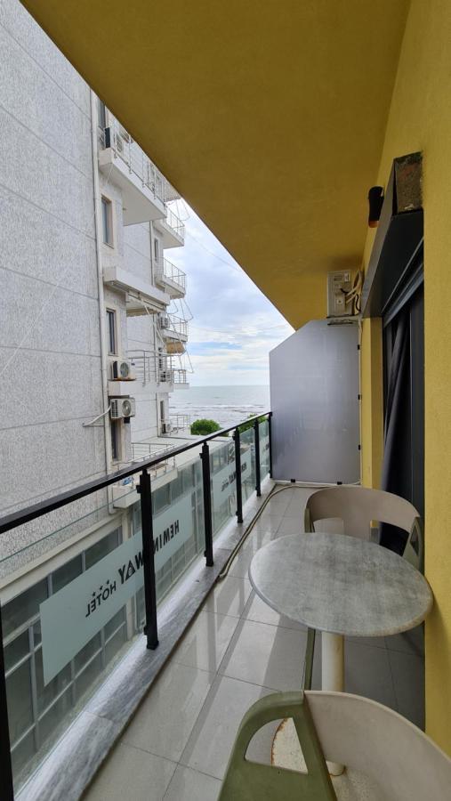 Heming-Way Hotel Durrës Esterno foto
