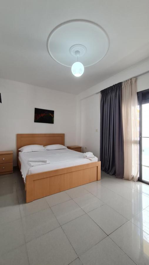 Heming-Way Hotel Durrës Esterno foto